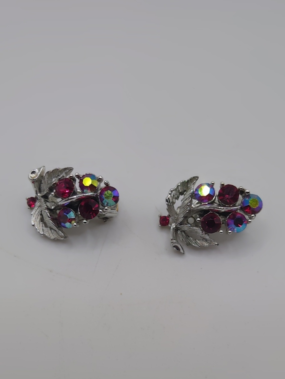 Lisner Red Ab And Silver Tone Grape Cluster Clip On Earrings Vintage - Picture 3 of 6
